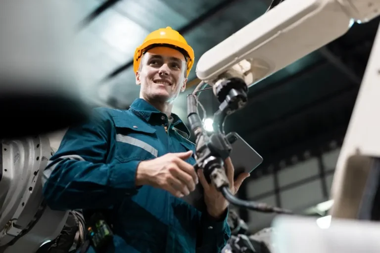 Laser fiber w spawaniu – precyzja i wydajność nowoczesnej technologii