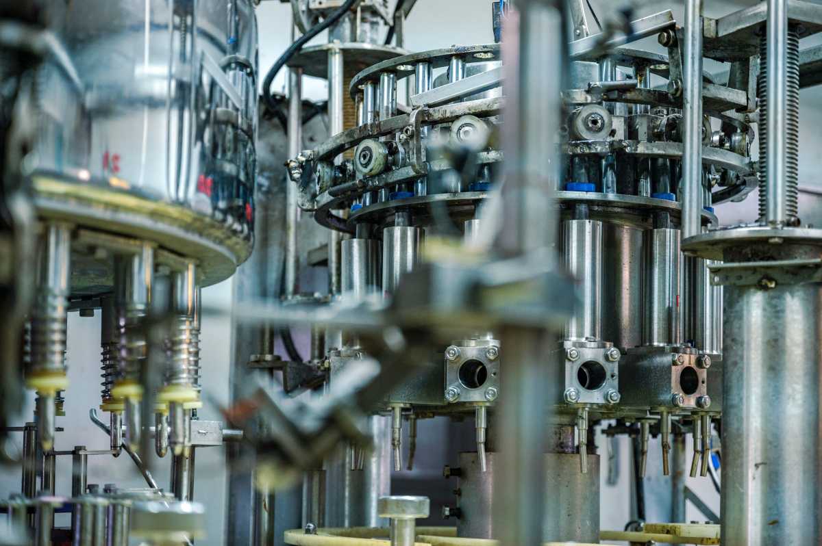 Jak ELPLC wspiera automatyzację i robotyzację firm przemysłowych